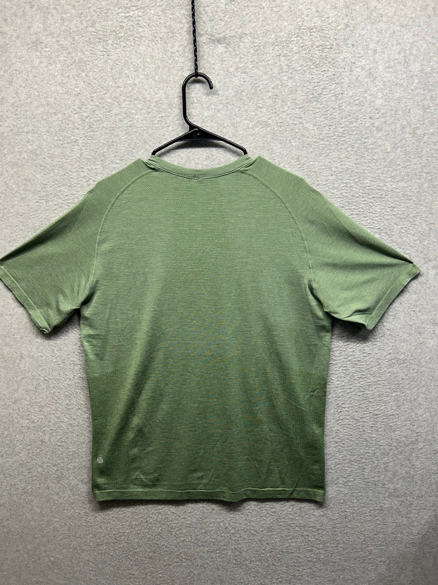 Lululemon Metal Vent Tech Short Sleeve Size XL Green