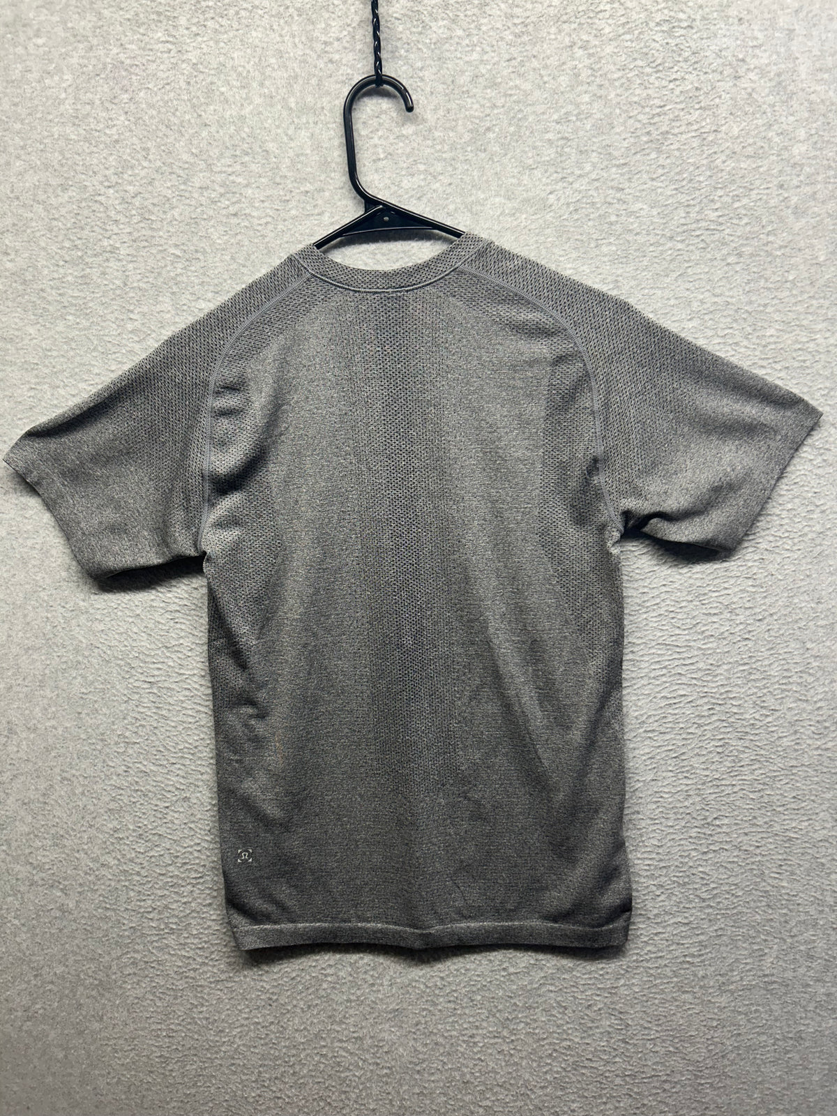 Lululemon Metal Vent Tech Short Sleeve Shirt 2.0 Mens Size XS Gray