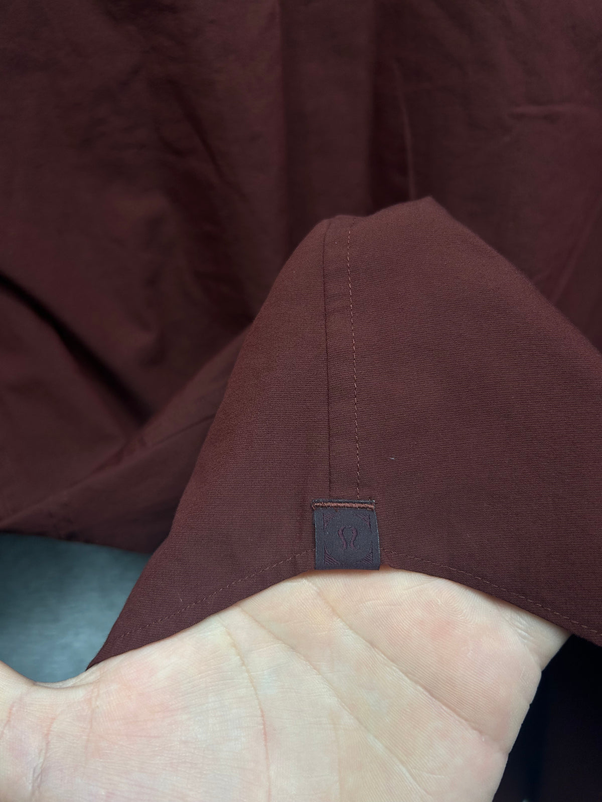 Lululemon Down to the Wire Slim Fit Long Sleeve Mens Size Small Mahogany