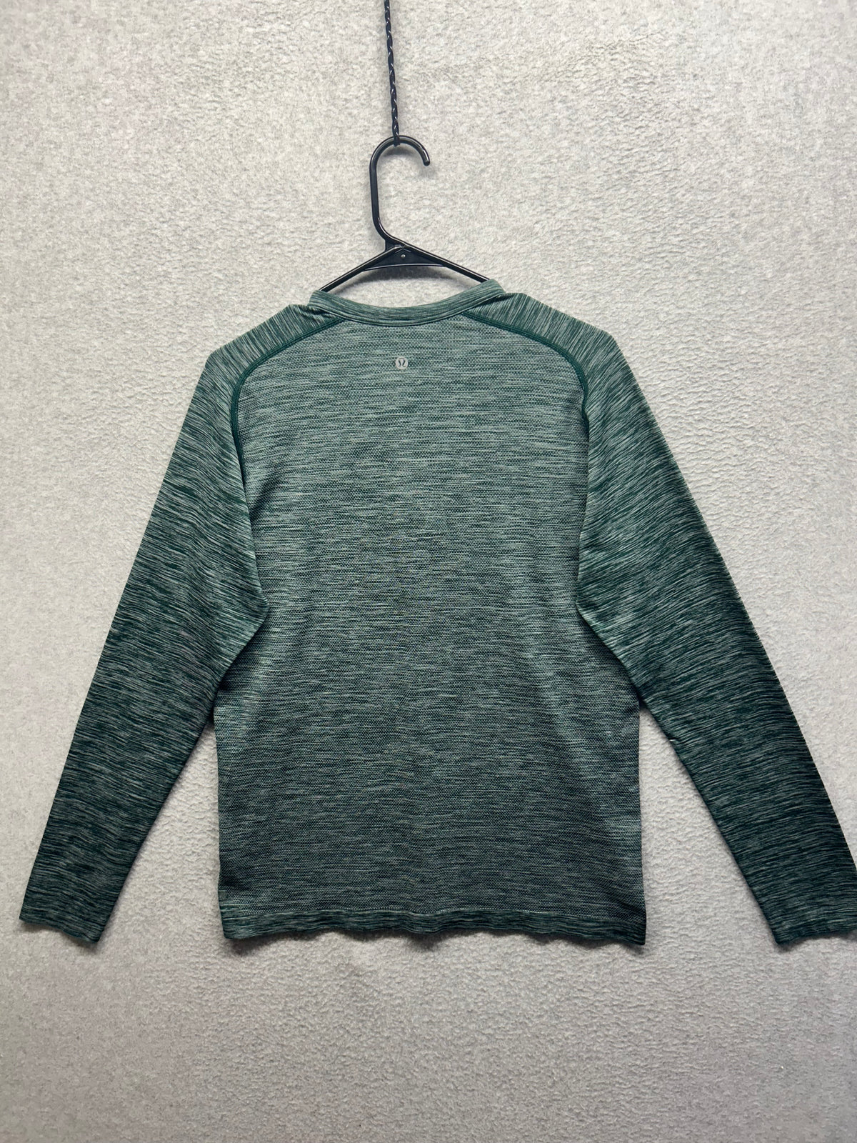 Lululemon Metal Vent Tech Long Sleeve Shirt Henley Mens Size Medium Green