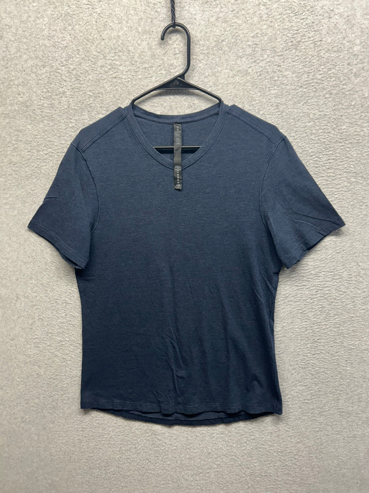 Lululemon The Fundamental V-Neck Size Medium Blue