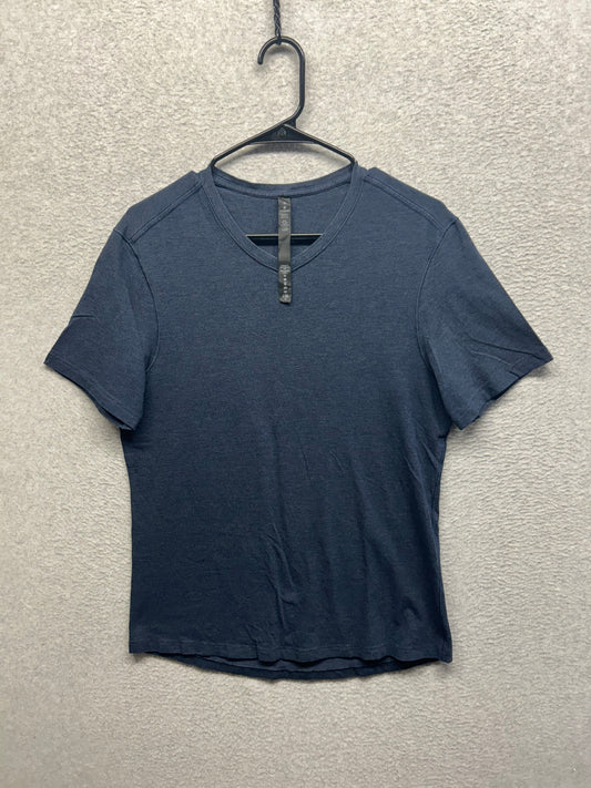 Lululemon The Fundamental V-Neck Size Medium Blue