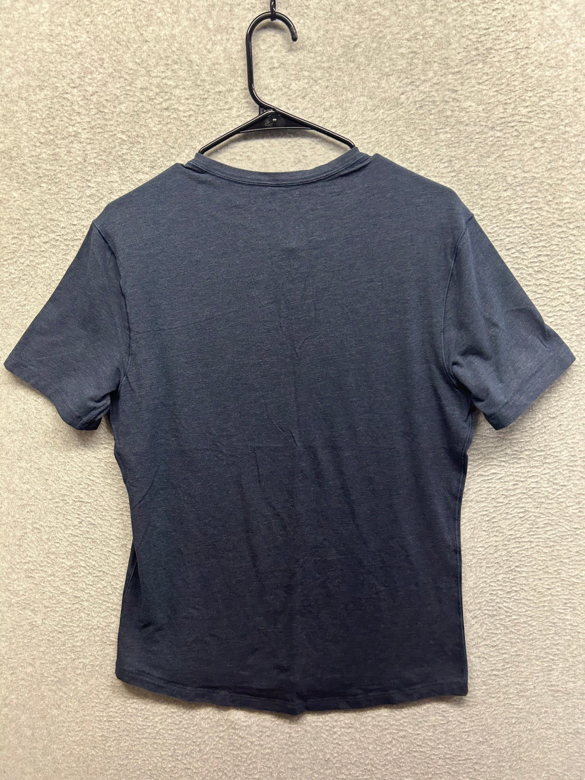 Lululemon The Fundamental V-Neck Size Medium Blue