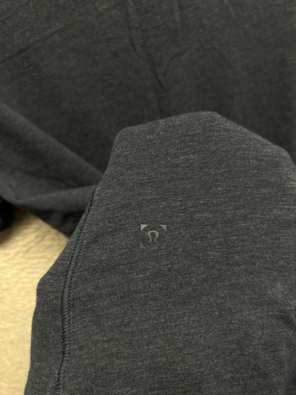 Lululemon The Fundamental V-Neck Size Medium Blue