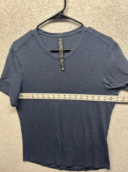 Lululemon The Fundamental V-Neck Size Medium Blue
