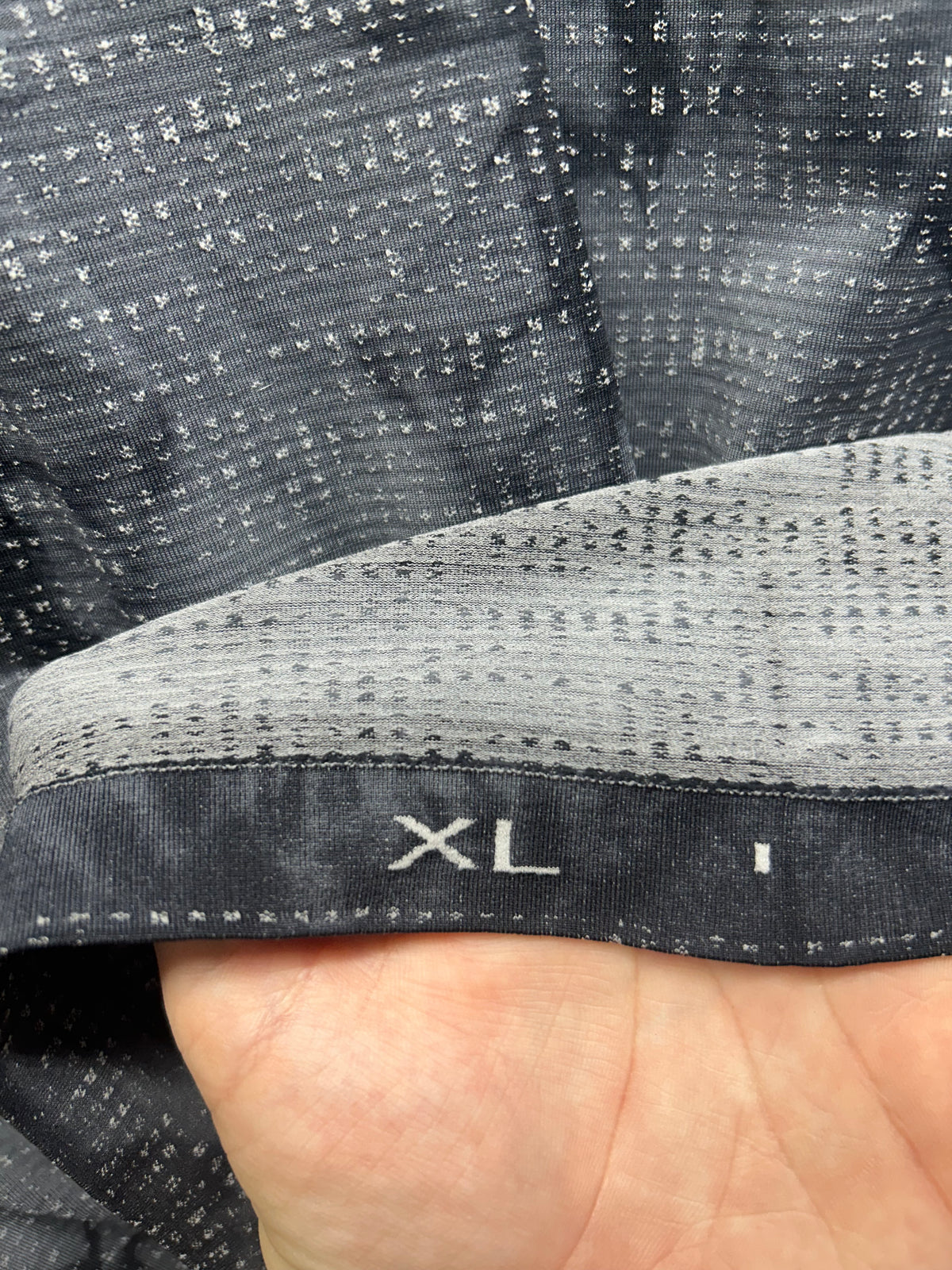Lululemon Metal Vent Tech Long Sleeve 1/4 Zip Mens Size XL Gray
