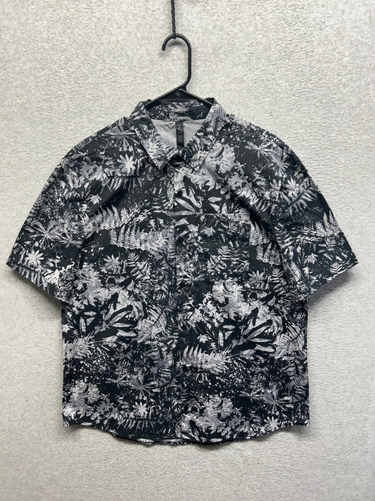 Lululemon Airing Easy Short Sleeve Shirt Size 2XL Black Gray Floral