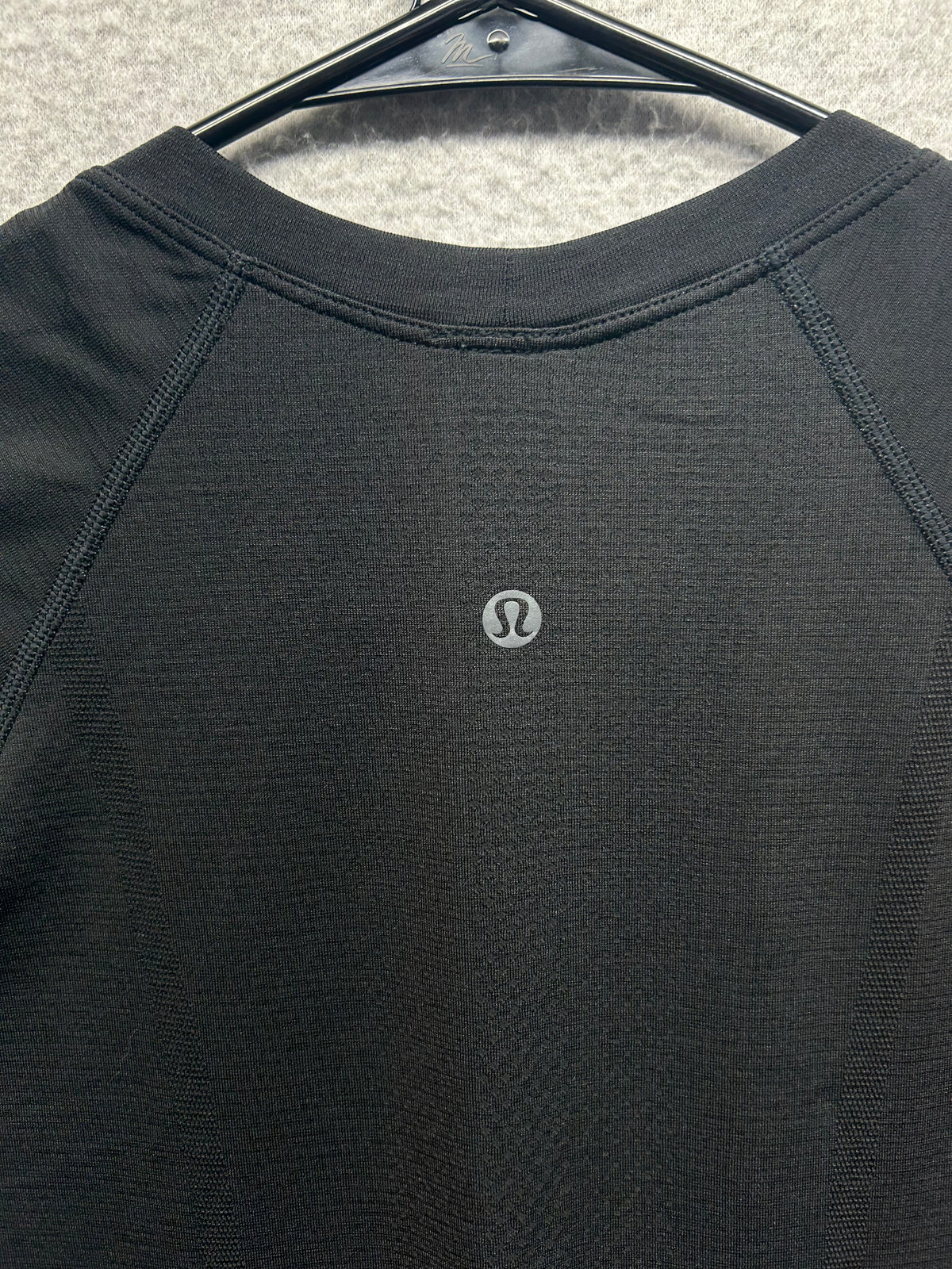 Lululemon Swiftly Tech Short Sleeve Shirt 2.0 Size 6 Black