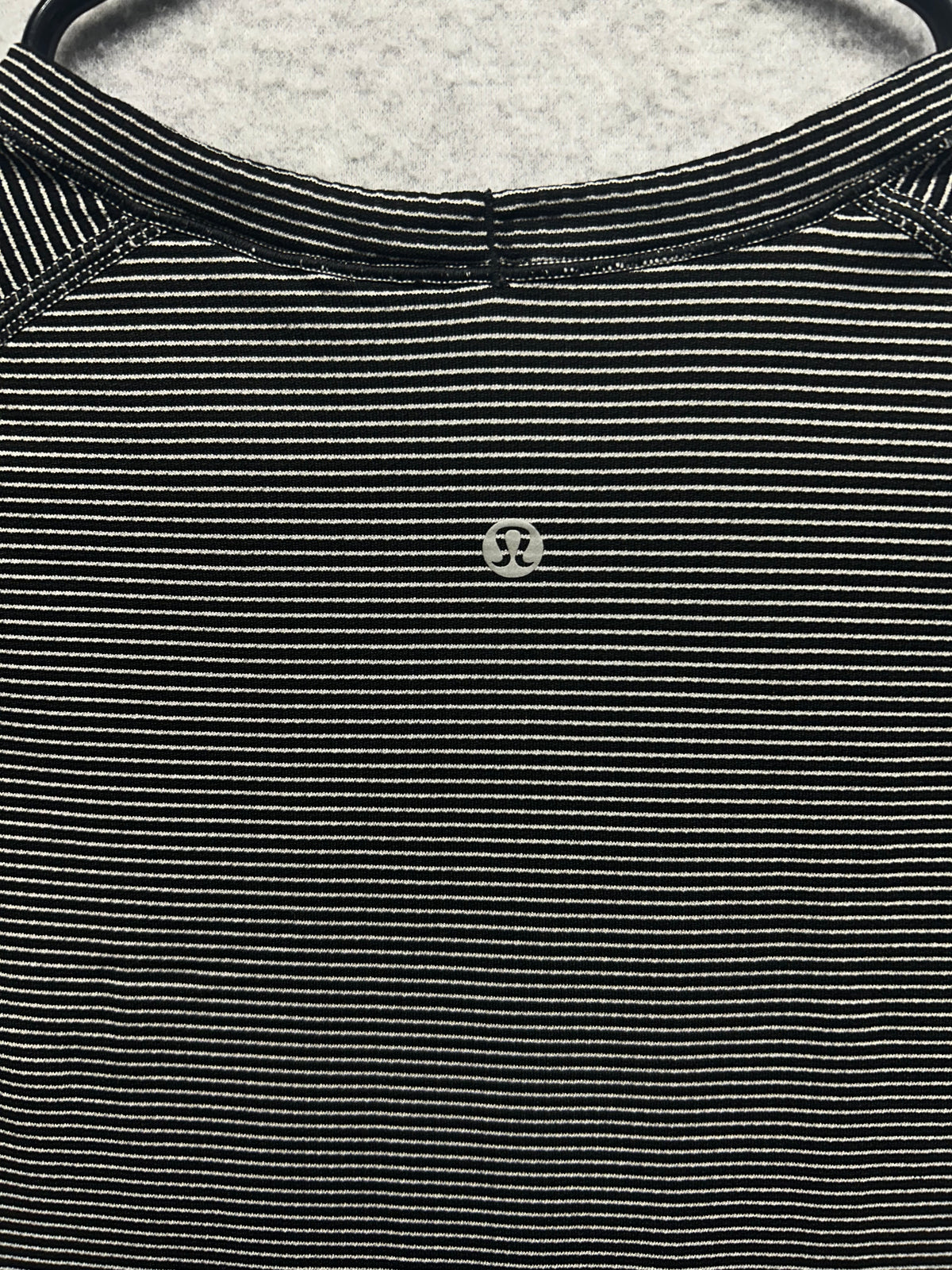 Lululemon Swiftly Tech Short Sleeve Shirt 2.0 Size 8 Gray Black Striped
