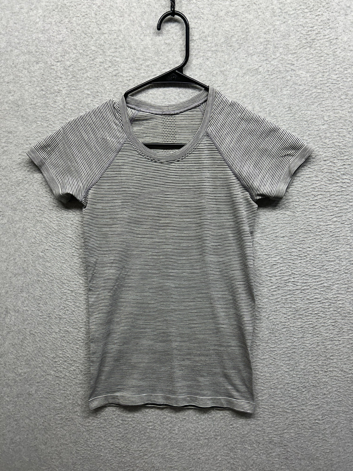 Lululemon Swiftly Tech Short Sleeve Crew Size 4 White Black Striped