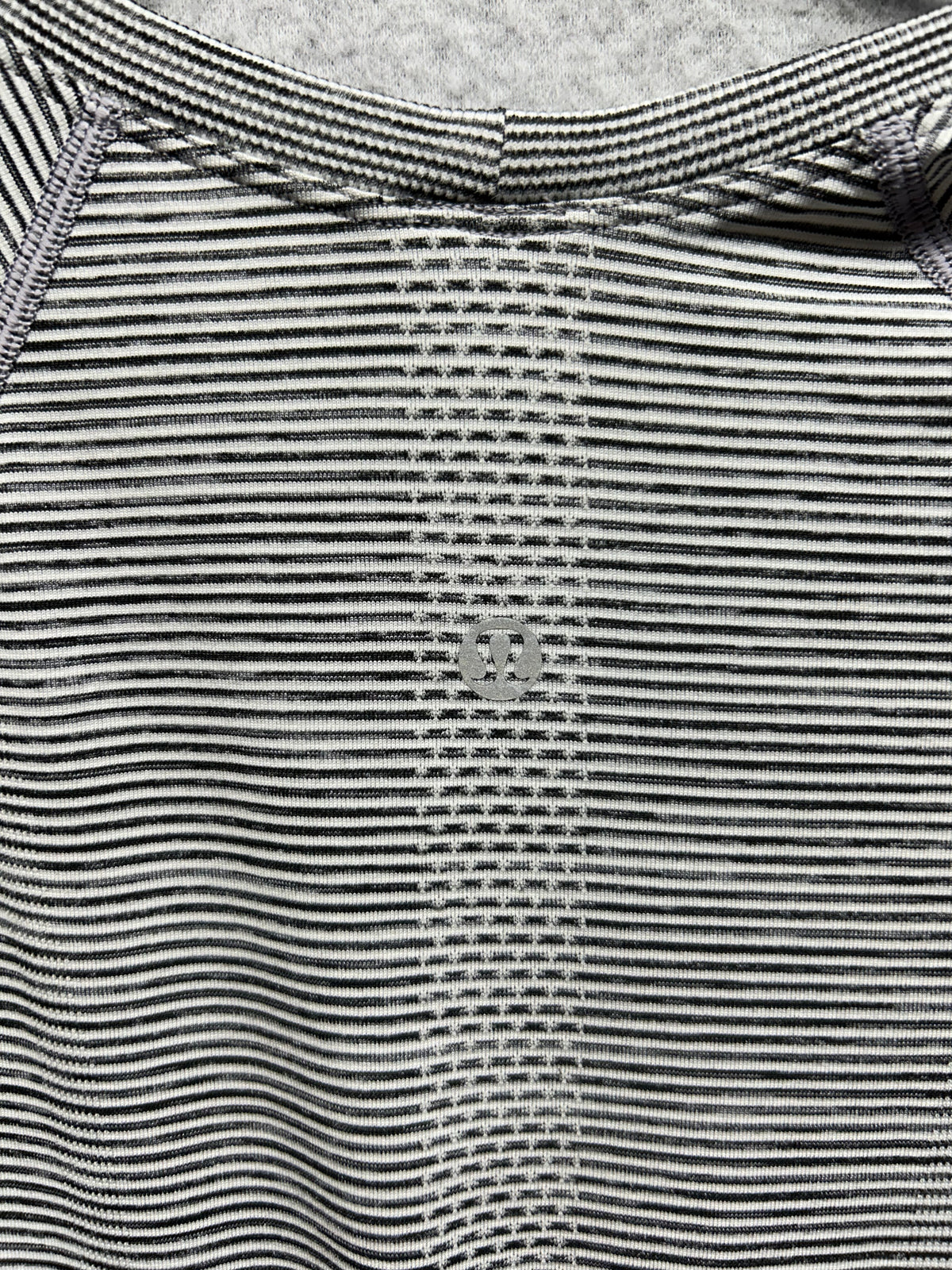 Lululemon Swiftly Tech Short Sleeve Crew Size 4 White Black Striped
