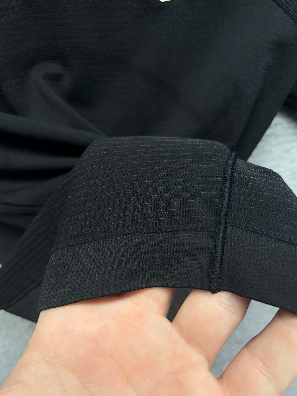 Lululemon Cropped Swiftly Tech Short Sleeve Crew Size 4 Black