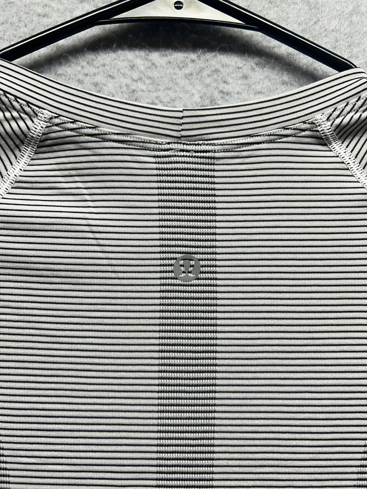 Lululemon Swiftly Tech Short Sleeve Crew Size 8 White Black Striped