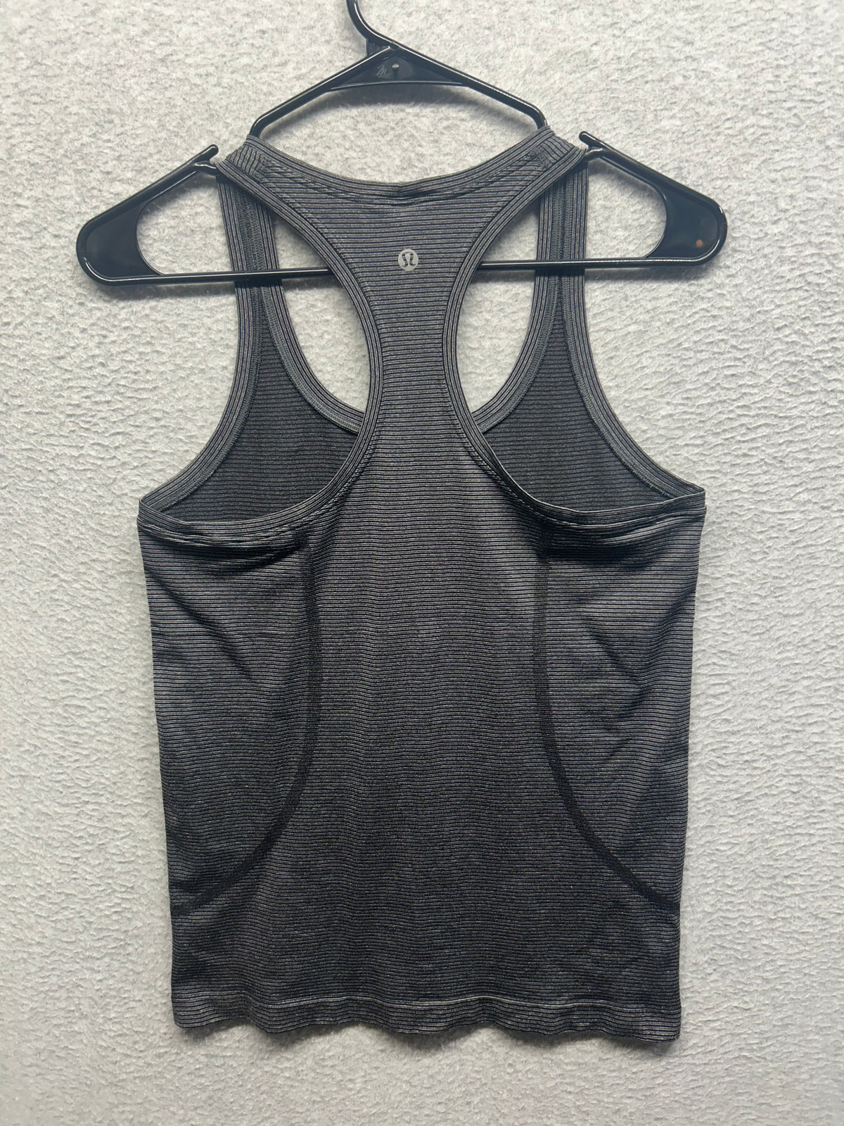 Lululemon Swifty Tech Tank Size 6 White Black Striped