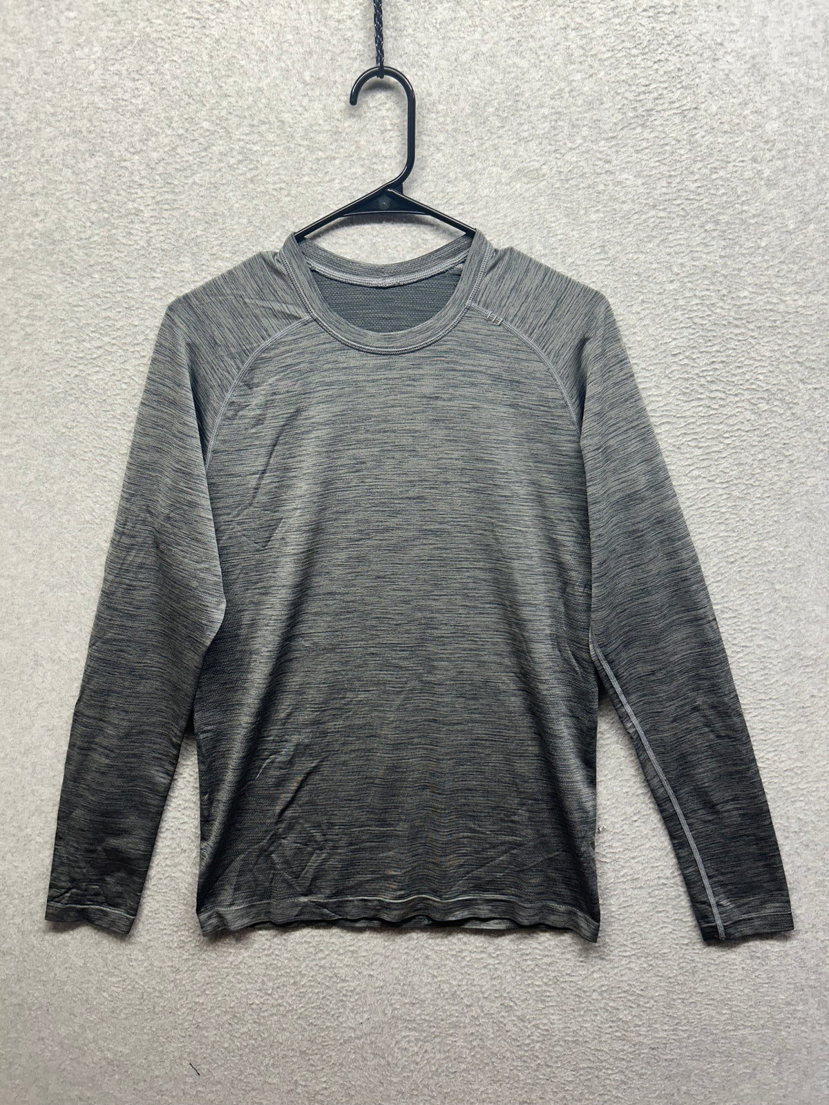 Lululemon Metal Vent Tech Long Sleeve Size Small Anchor / Asphalt Grey