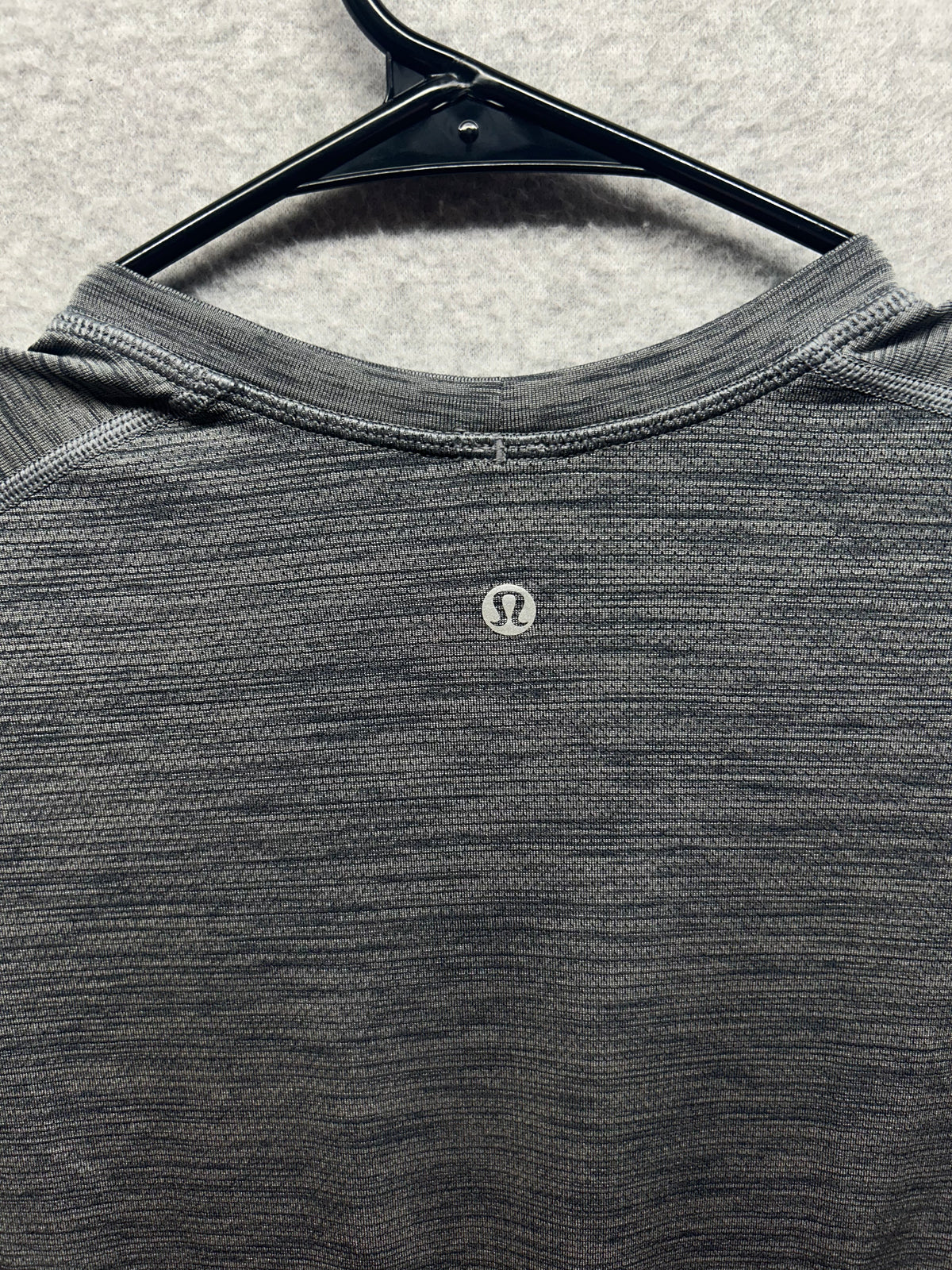 Lululemon Metal Vent Tech Long Sleeve Size Small Anchor / Asphalt Grey