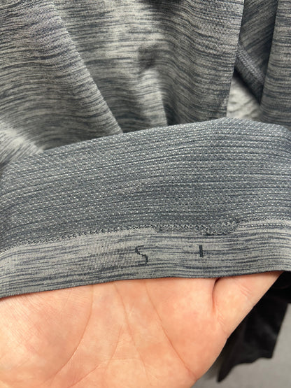 Lululemon Metal Vent Tech Long Sleeve Size Small Anchor / Asphalt Grey