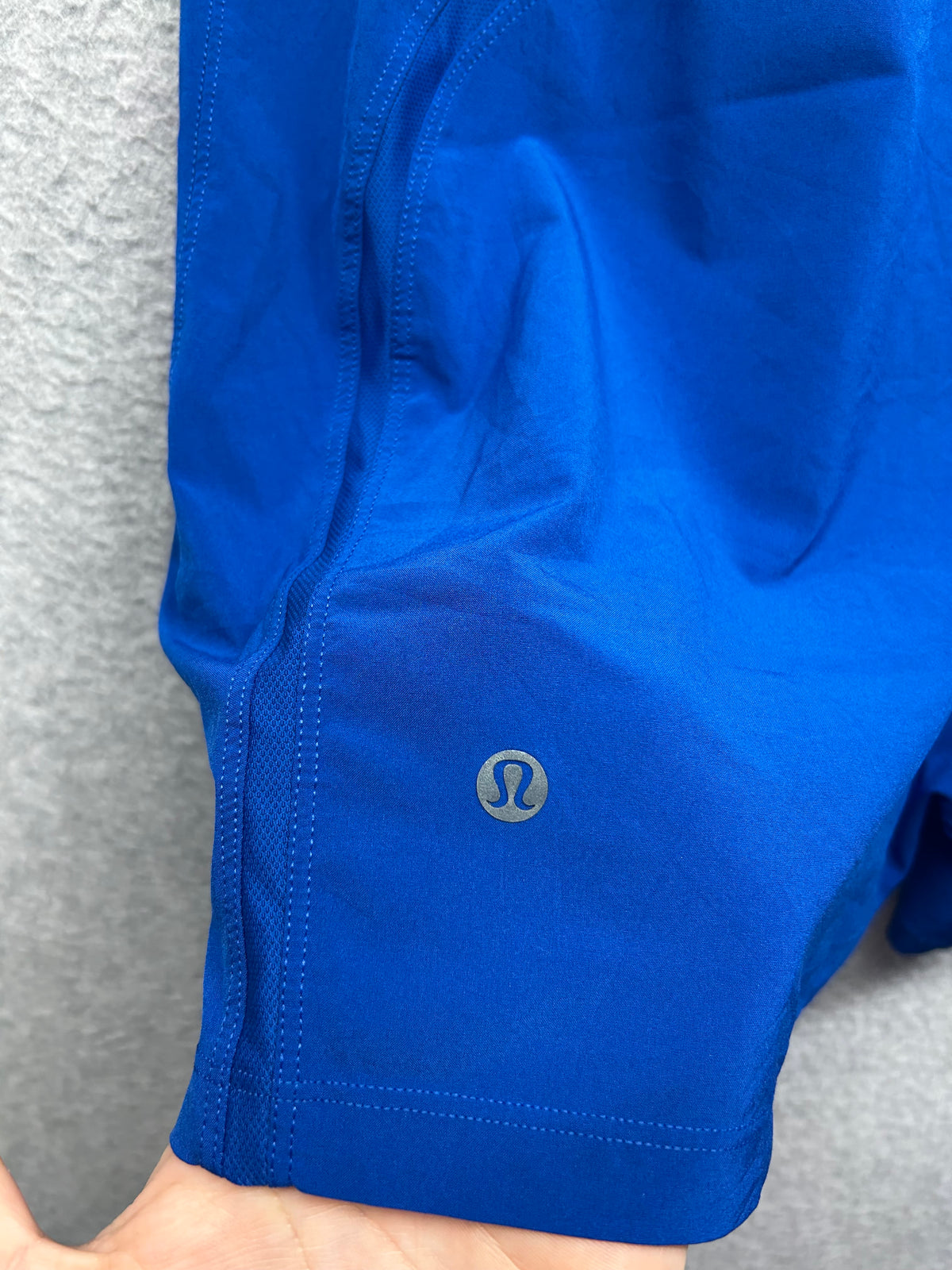 Lululemon Pace Breaker Linerless Short 5" Size Medium Blue