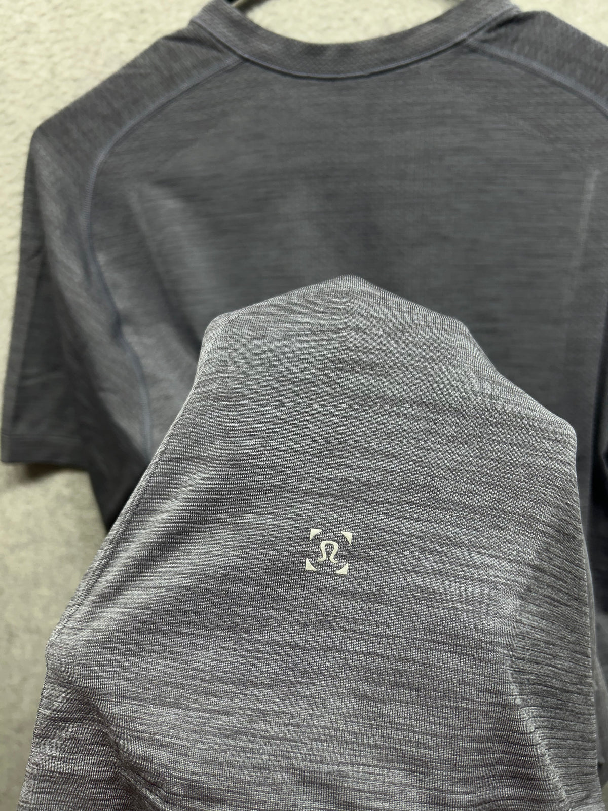 Lululemon Metal Vent Tech Short Sleeve Size Medium Gray | Blue