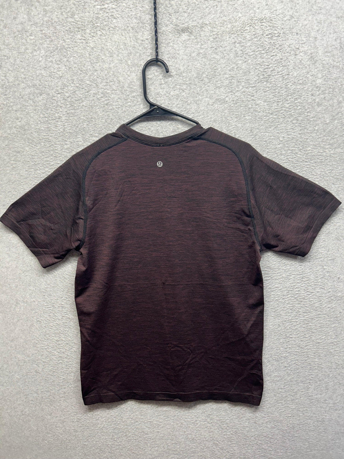 Lululemon Metal Vent Tech Short Sleeve Size Medium Oxblood