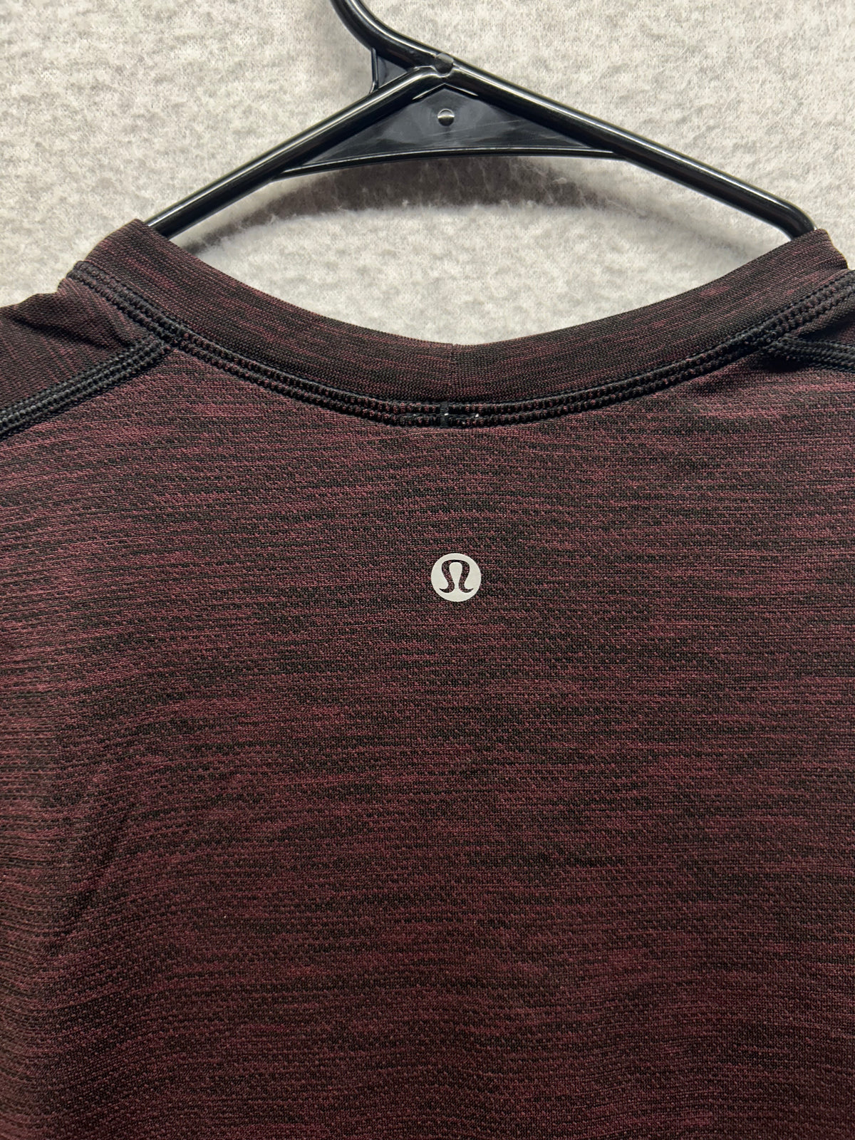 Lululemon Metal Vent Tech Short Sleeve Size Medium Oxblood