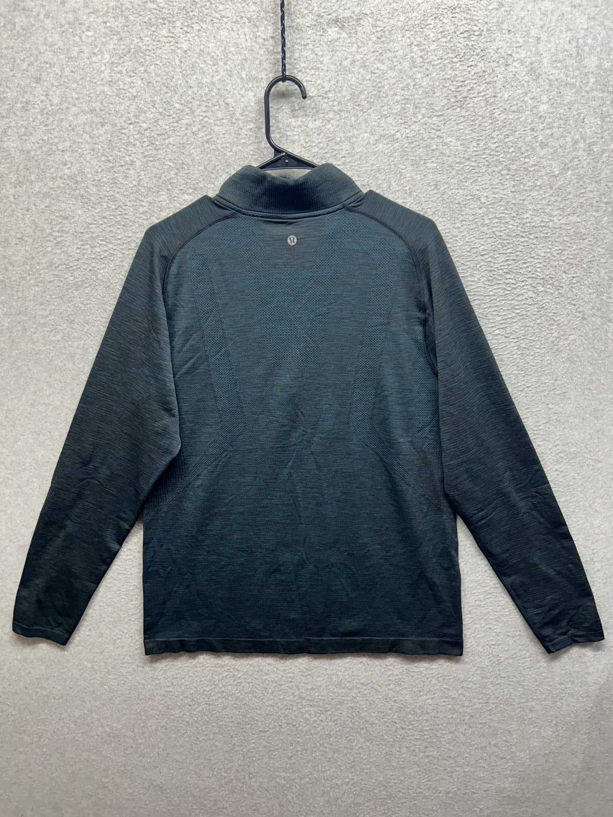 Lululemon Metal Vent Tech 1/2 Zip Size large Mineral Blue