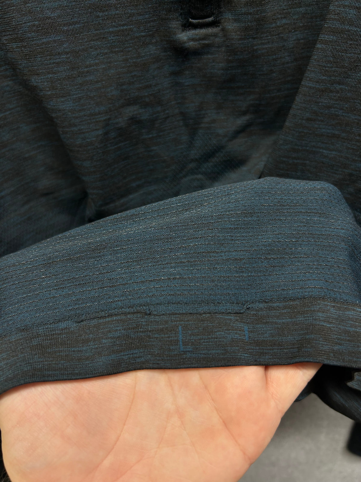 Lululemon Metal Vent Tech 1/2 Zip Size large Mineral Blue