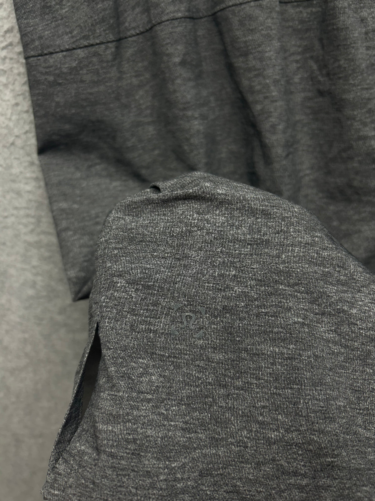 Lululemon T.H.E. Short Linerless 11"  Size XL Heathered Texture Printed Greyt Deep Coal