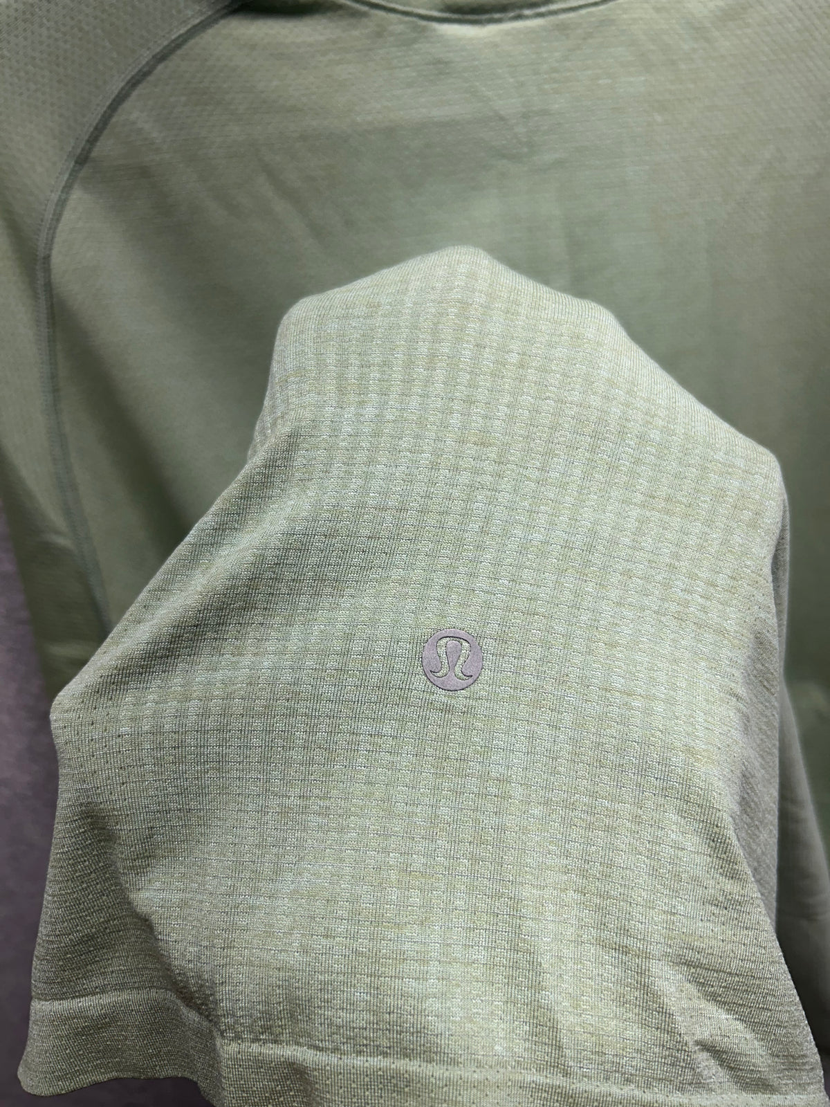 Lululemon Metal Vent Tech Short Sleeve Size XL Light Green