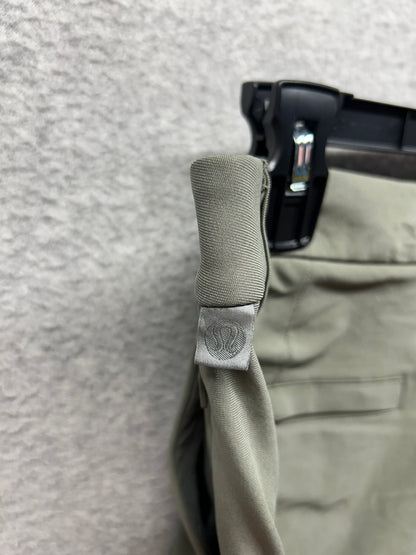 Lululemon Commission Classic-Fit Short 9" Warpstreme Size 32 Green