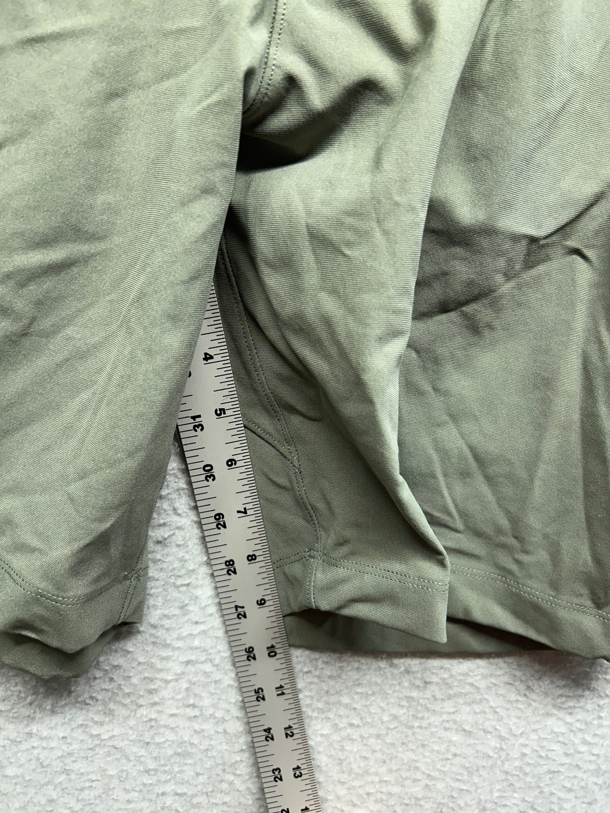 Lululemon Commission Classic-Fit Short 9" Warpstreme Size 32 Green