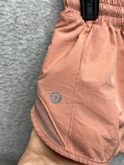 Lululemon Hotty Hot Low-Rise Lined Short 2.5" Size 2 Pink Savannah